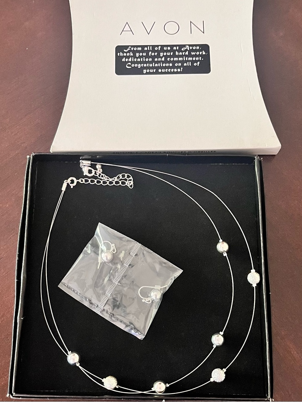 AVON Rep ThankYou Gift Placida Necklace
Earring Set Silvertone
Illusion Bead New